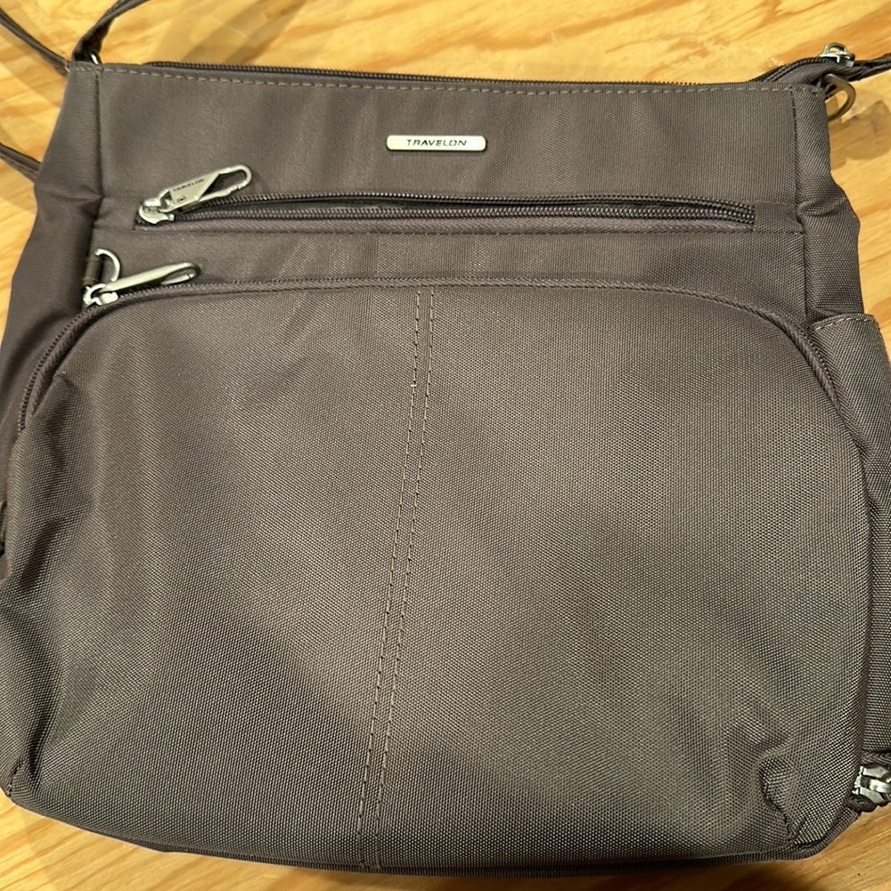 NWOT , anti theft Travelon crossbody , multiple zipper compartments - Picture 12 of 16